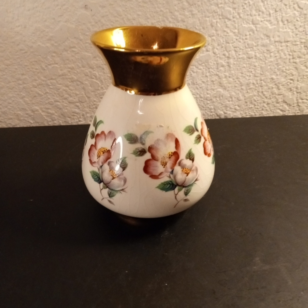 STUNNING VTG Prinknash Pottery 4" Bud Vase Made in Gloucester England.